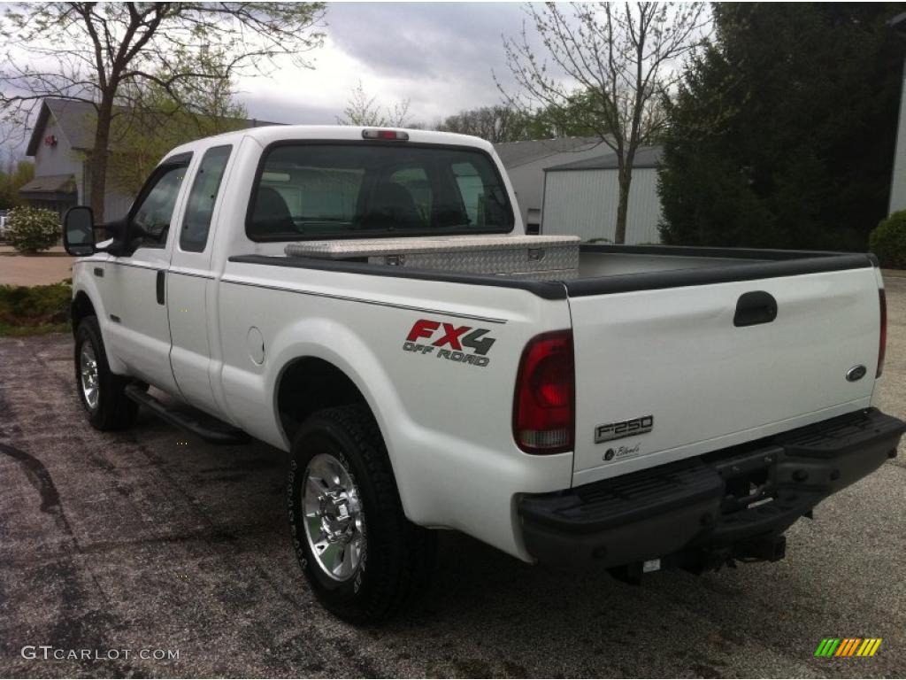 2006 F250 Super Duty FX4 SuperCab 4x4 - Oxford White / Medium Flint photo #6