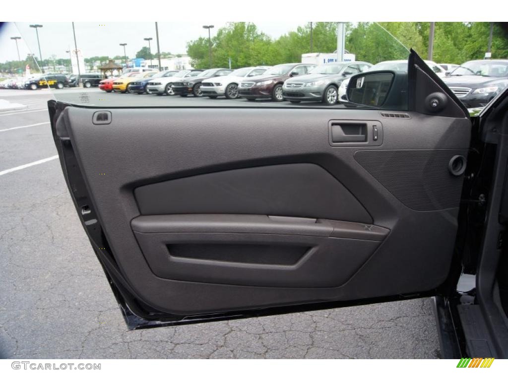 2012 Ford Mustang V6 Coupe Charcoal Black Door Panel Photo #48583351