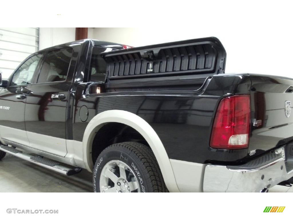 2011 Ram 1500 Laramie Crew Cab 4x4 - Brilliant Black Crystal Pearl / Light Pebble Beige/Bark Brown photo #14