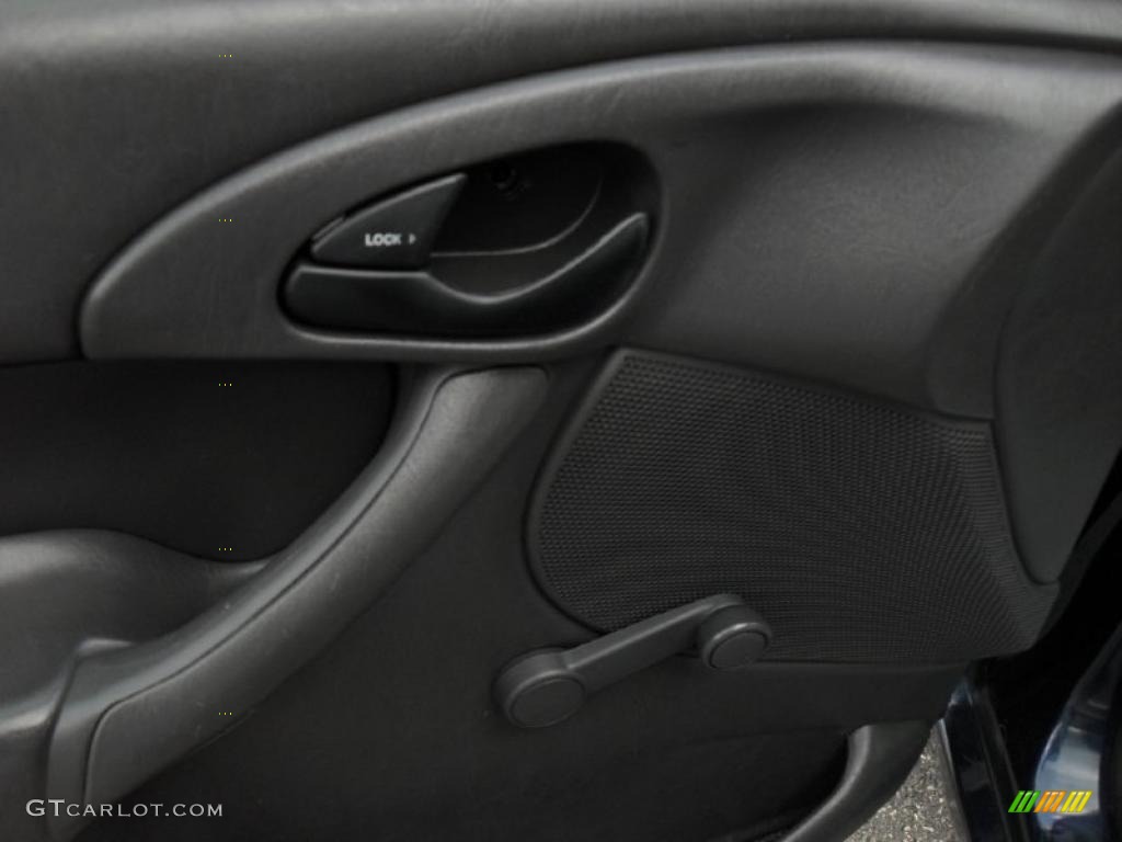 2001 Focus LX Sedan - Twilight Blue Metallic / Dark Charcoal Black photo #10