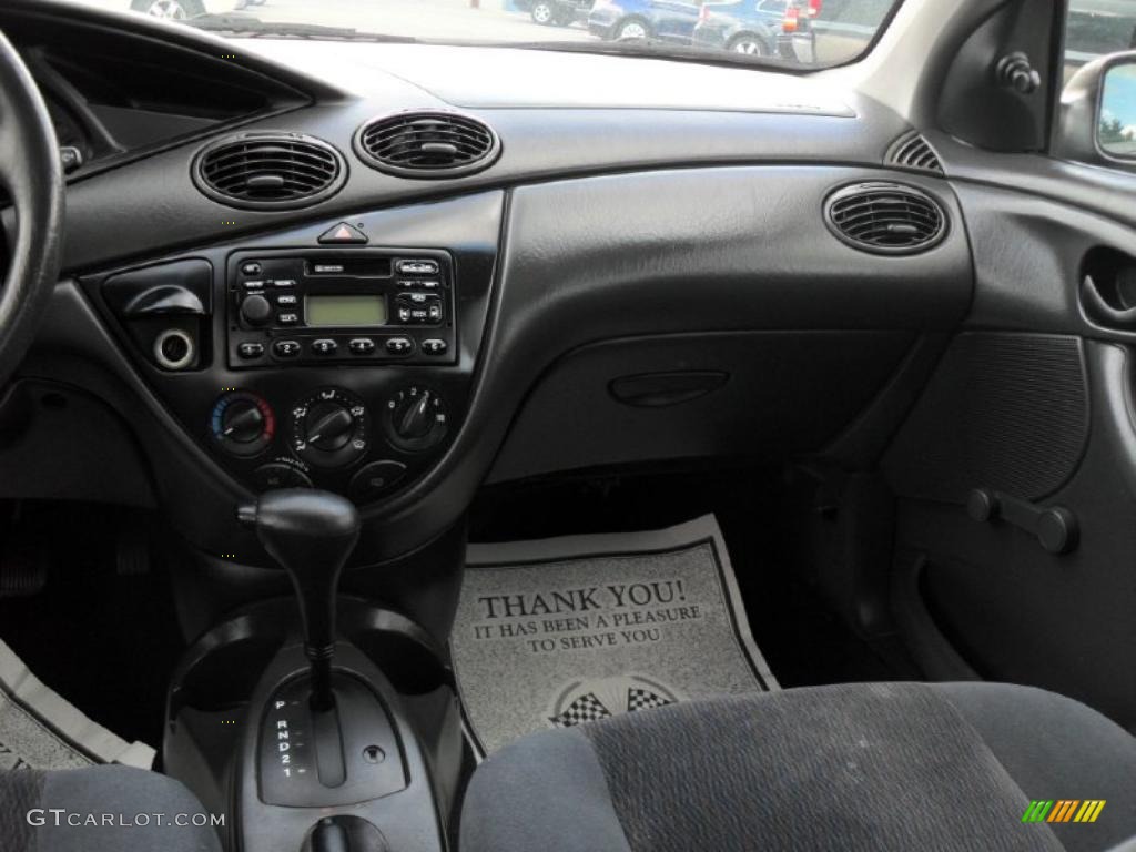 2001 Focus LX Sedan - Twilight Blue Metallic / Dark Charcoal Black photo #17