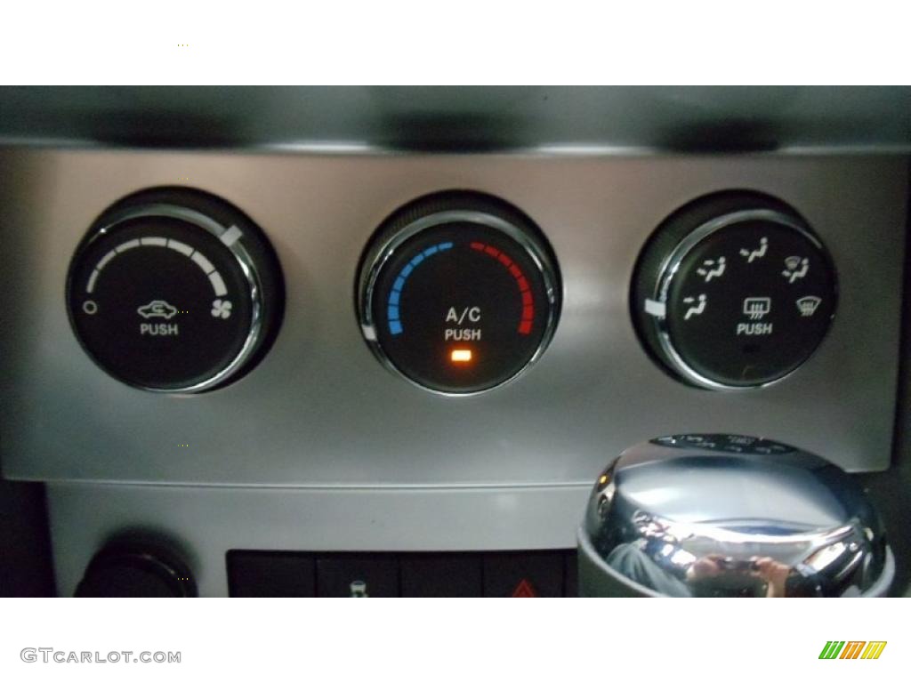 2011 Dodge Nitro Detonator 4x4 Controls Photo #48584467