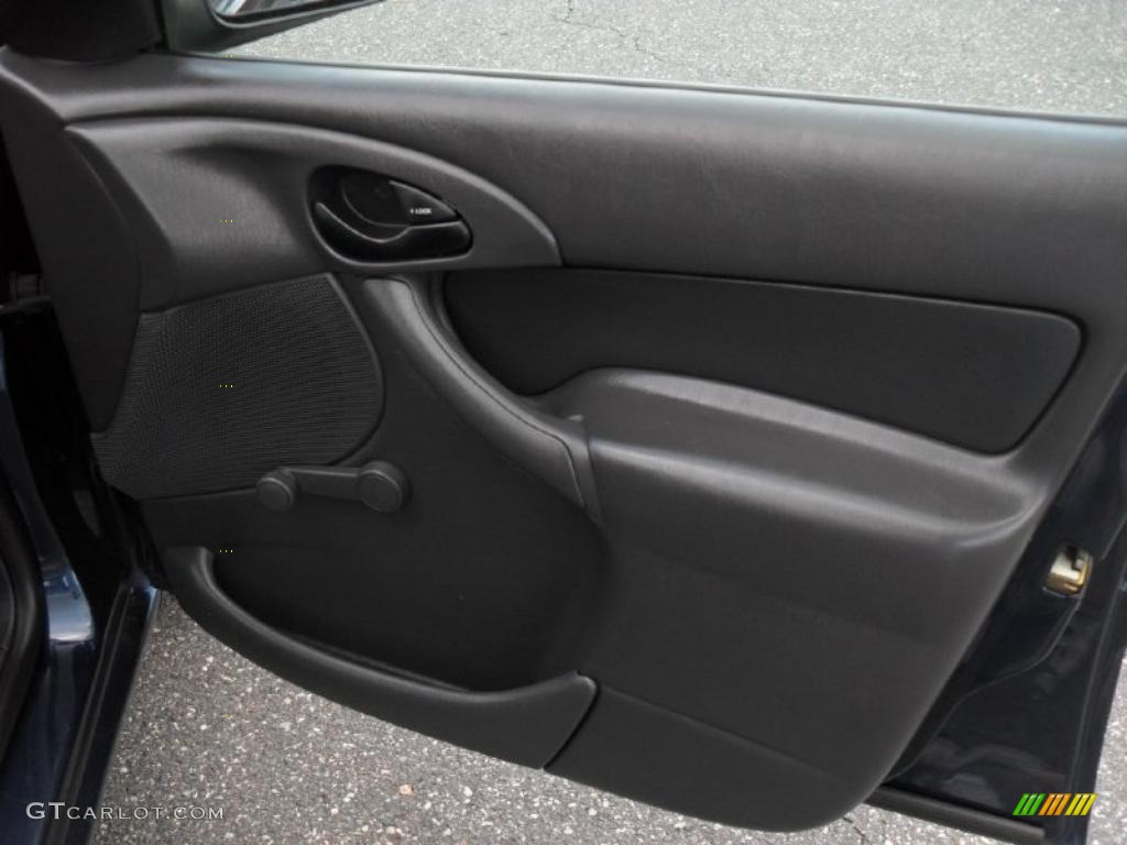 2001 Focus LX Sedan - Twilight Blue Metallic / Dark Charcoal Black photo #23