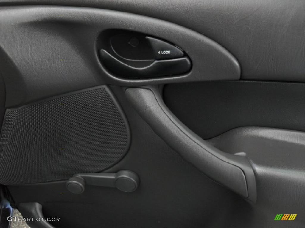 2001 Focus LX Sedan - Twilight Blue Metallic / Dark Charcoal Black photo #24