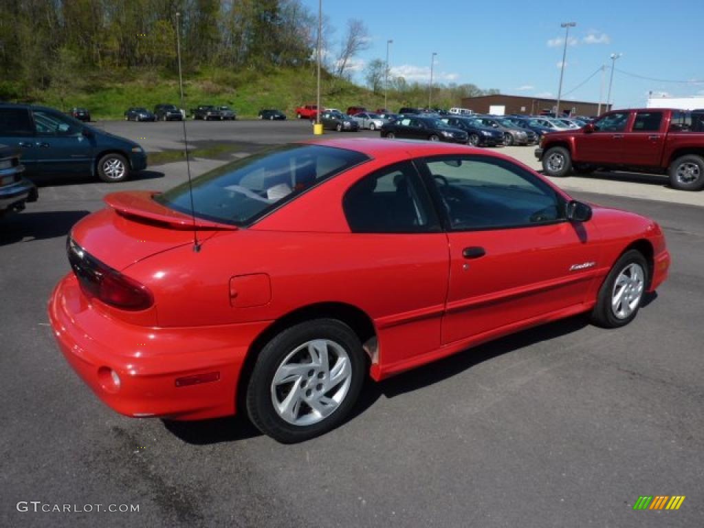 2001 Sunfire SE Coupe - Bright Red / Graphite photo #6