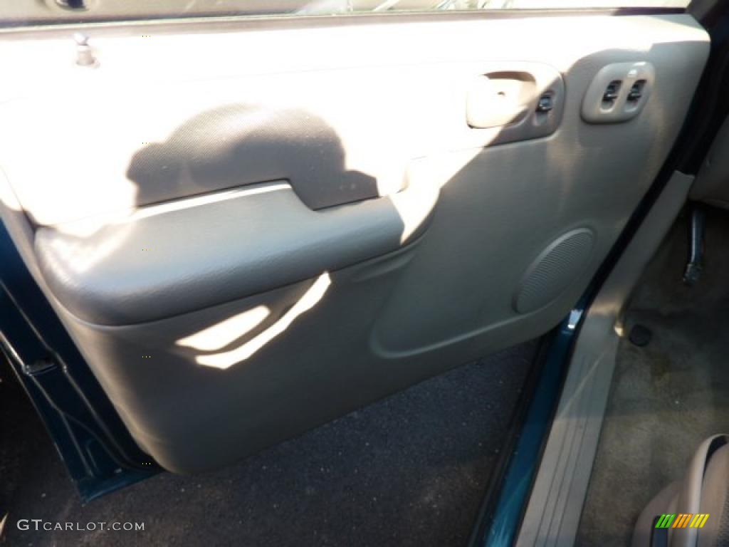 2002 Grand Caravan SE - Aquamarine Metallic / Taupe photo #11