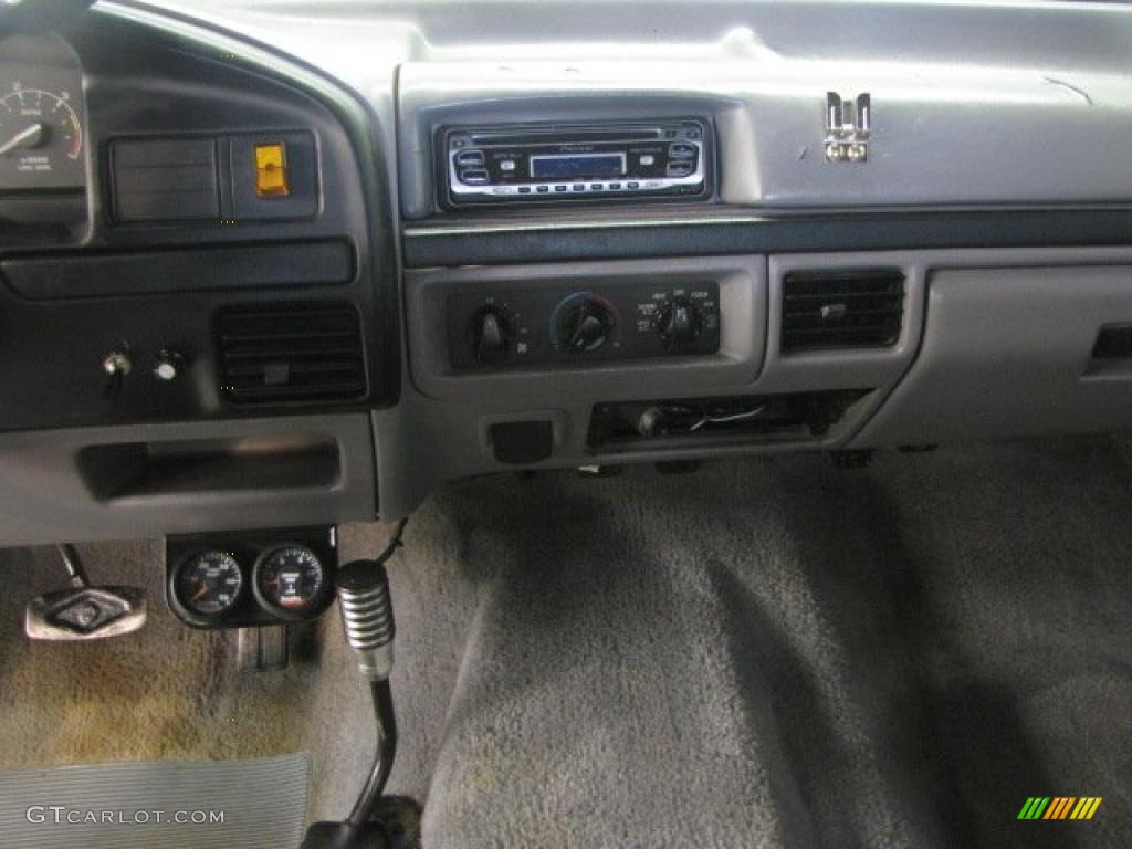 1997 F250 XLT Extended Cab 4x4 - Black / Medium Graphite photo #10