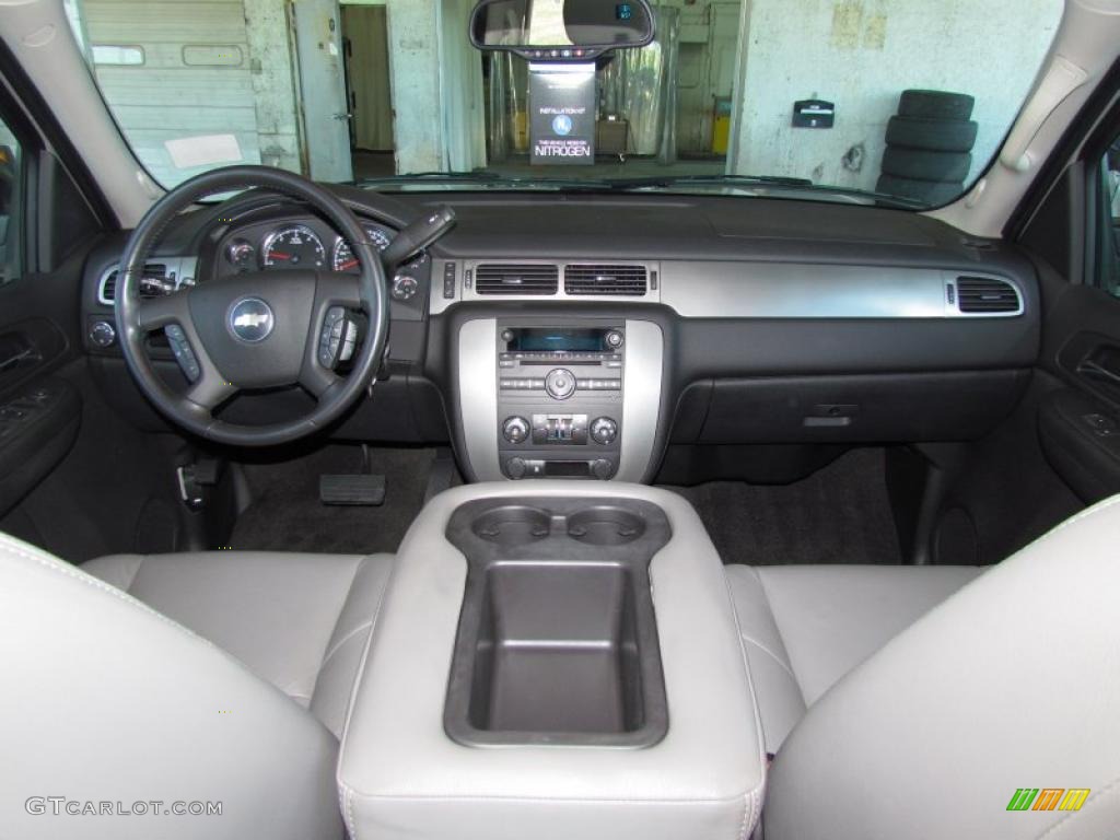 2007 Chevrolet Tahoe LS Light Titanium/Ebony Dashboard Photo #48592210