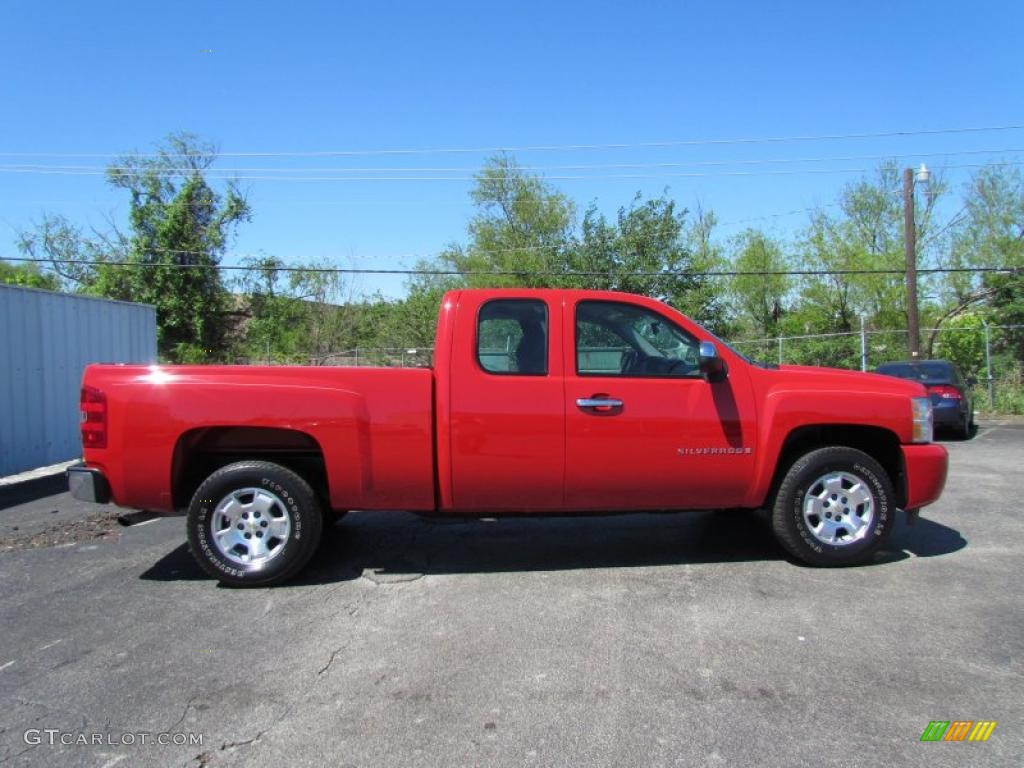 Victory Red 2007 Chevrolet Silverado 1500 Work Truck Extended Cab Exterior Photo #48592717