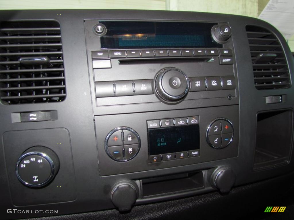 2008 Chevrolet Silverado 1500 LT Extended Cab 4x4 Controls Photo #48593170