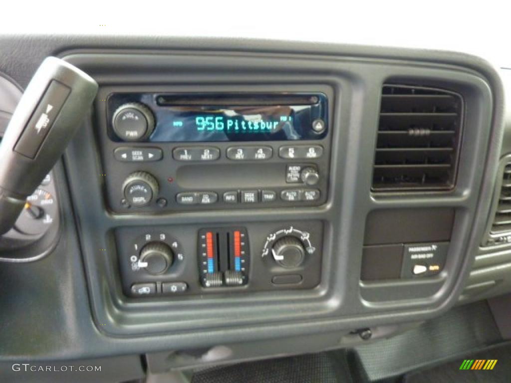 2004 Chevrolet Silverado 1500 Regular Cab Controls Photo #48594607