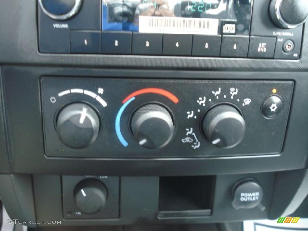 2011 Dodge Dakota ST Extended Cab 4x4 Controls Photos