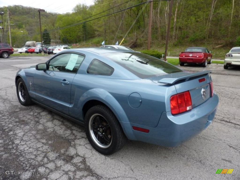 2006 Mustang V6 Premium Coupe - Windveil Blue Metallic / Dark Charcoal photo #4