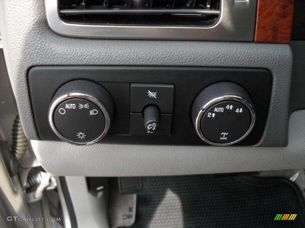 2007 Chevrolet Tahoe LTZ 4x4 Controls Photo #48598243