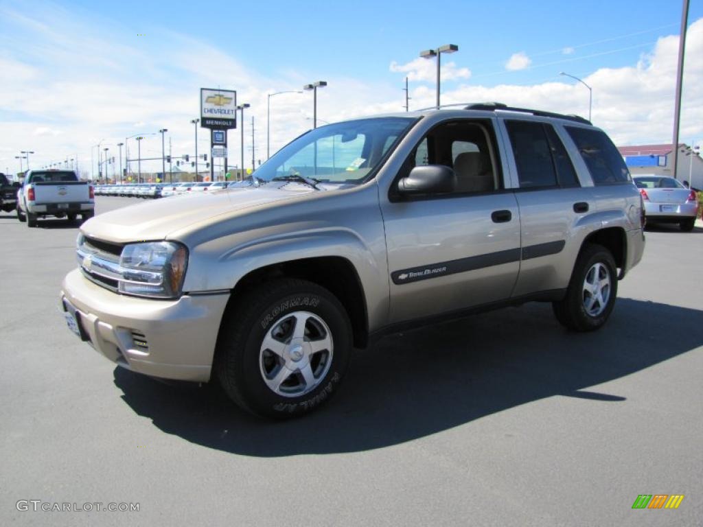 2004 TrailBlazer LS 4x4 - Sandstone Metallic / Light Cashmere photo #1