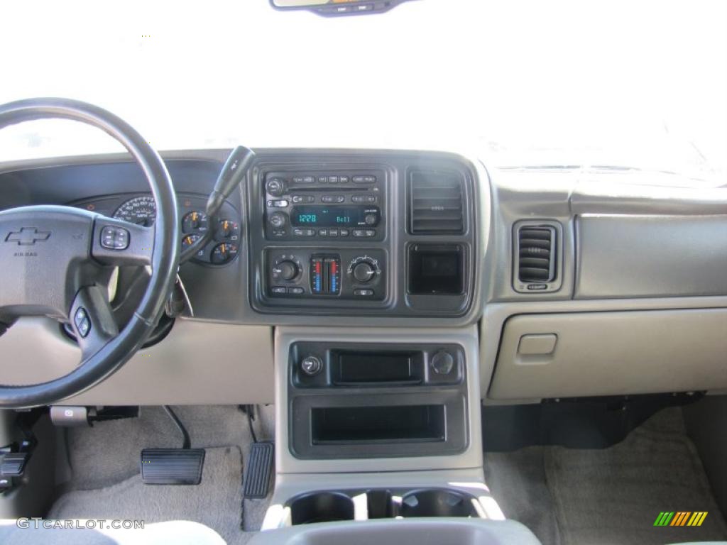 2004 Suburban 1500 LS 4x4 - Summit White / Gray/Dark Charcoal photo #3