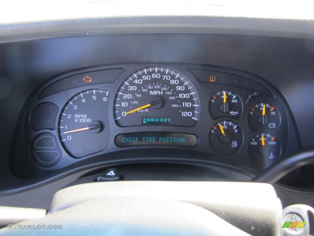 2004 Suburban 1500 LS 4x4 - Summit White / Gray/Dark Charcoal photo #4