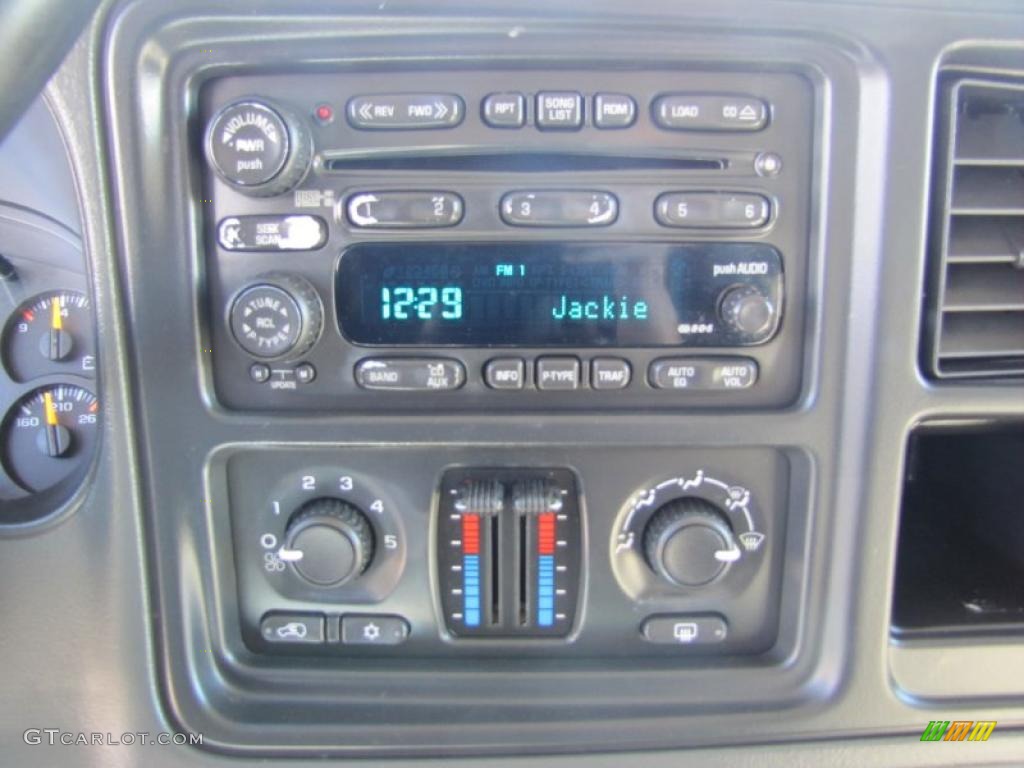 2004 Suburban 1500 LS 4x4 - Summit White / Gray/Dark Charcoal photo #5