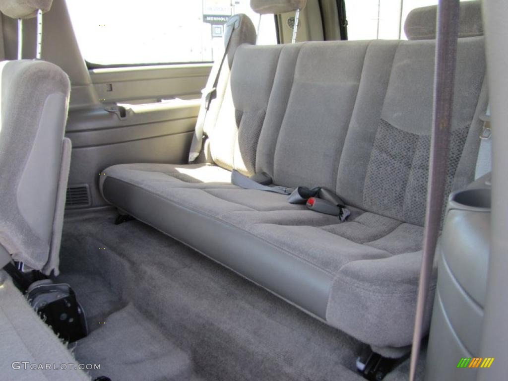 2004 Suburban 1500 LS 4x4 - Summit White / Gray/Dark Charcoal photo #8