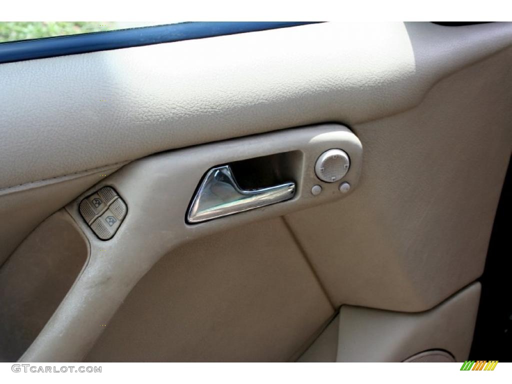 2001 Cabrio GLX - Black / Beige photo #29