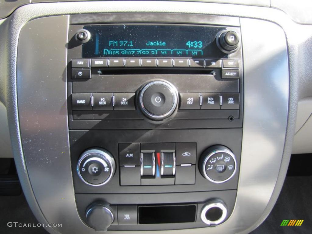 2007 Chevrolet Tahoe LS 4x4 Controls Photo #48601129