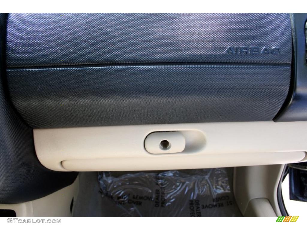 2001 Cabrio GLX - Black / Beige photo #47