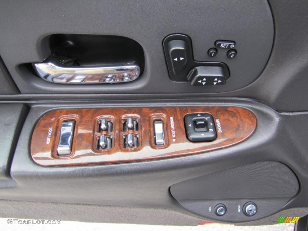 2002 Lincoln Town Car Signature Controls Photo #48602728