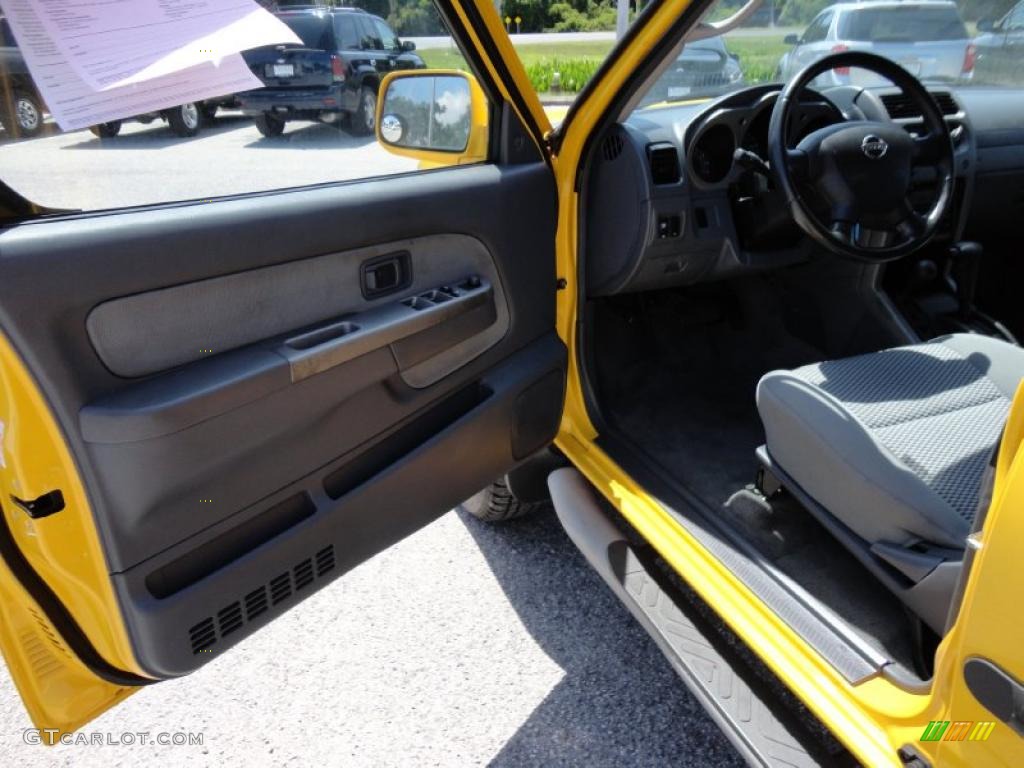 2002 Frontier SE Crew Cab 4x4 - Solar Yellow / Gray photo #4