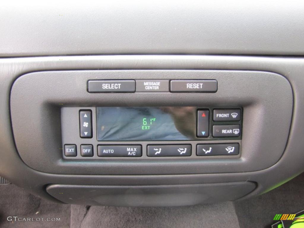 2002 Lincoln Town Car Signature Controls Photo #48602803
