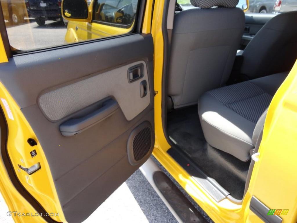 2002 Frontier SE Crew Cab 4x4 - Solar Yellow / Gray photo #7