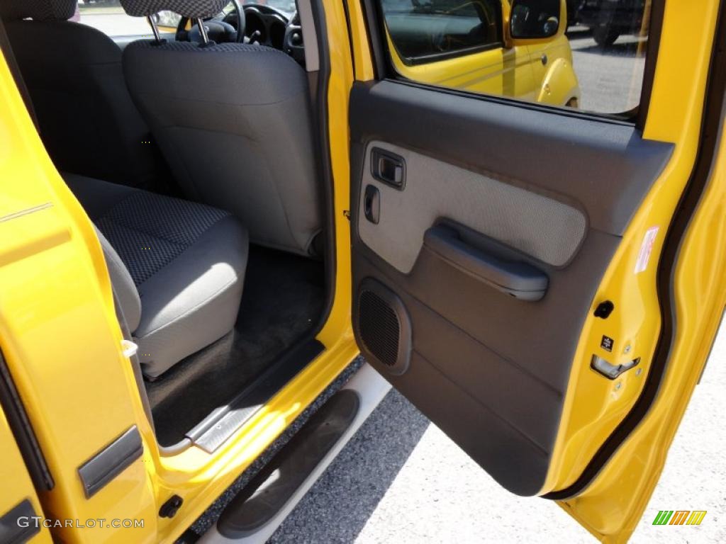 2002 Frontier SE Crew Cab 4x4 - Solar Yellow / Gray photo #14
