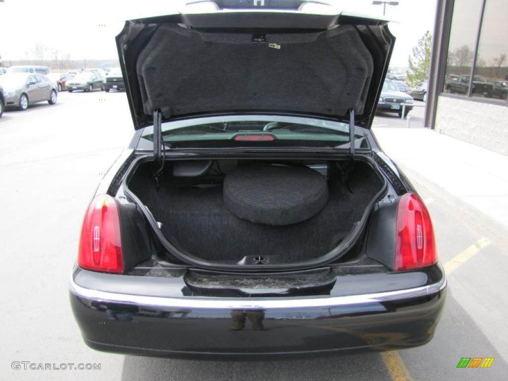 2002 Lincoln Town Car Signature Trunk Photo #48602944