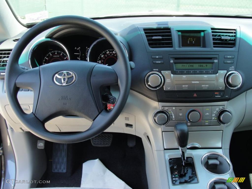 2011 Toyota Highlander Standard Highlander Model Ash Dashboard Photo #48605594
