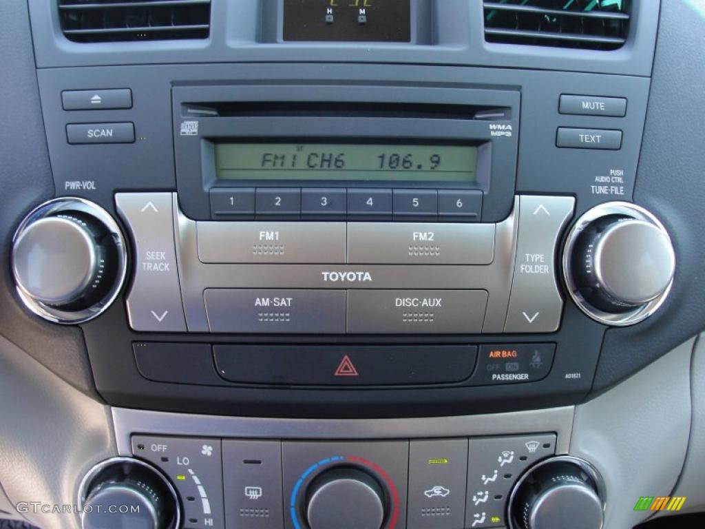 2011 Toyota Highlander Standard Highlander Model Controls Photo #48605633