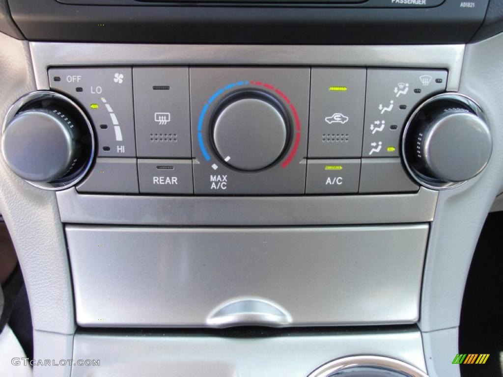 2011 Toyota Highlander Standard Highlander Model Controls Photo #48605648