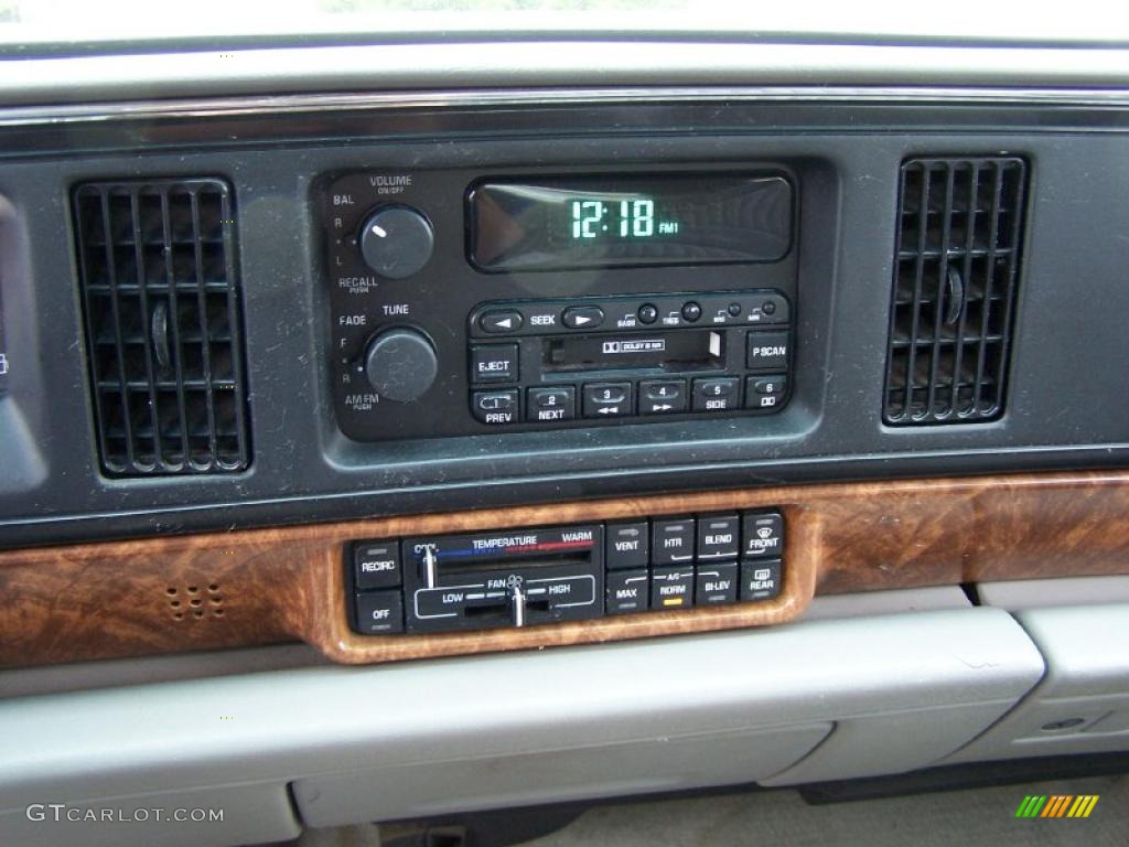 1996 Buick Park Avenue Standard Park Avenue Model Controls Photo #48605963