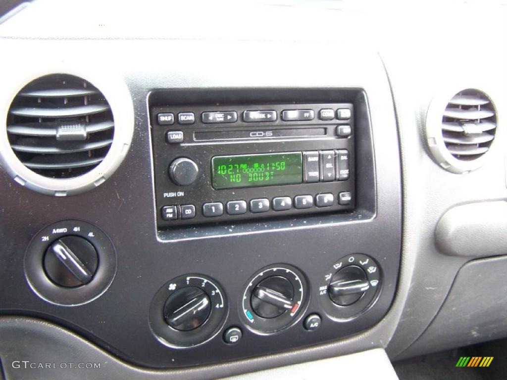 2003 Ford Expedition XLT 4x4 Controls Photo #48606200