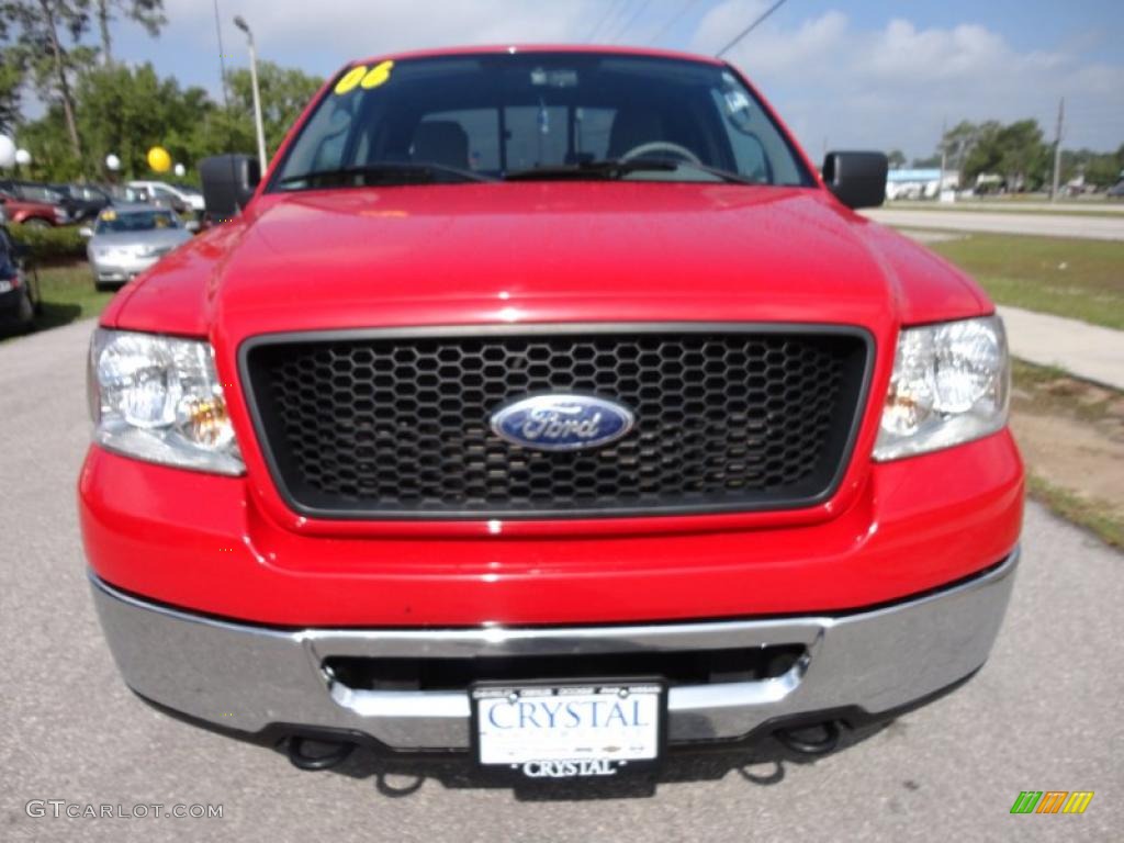 2006 F150 XLT SuperCab 4x4 - Bright Red / Medium/Dark Flint photo #16
