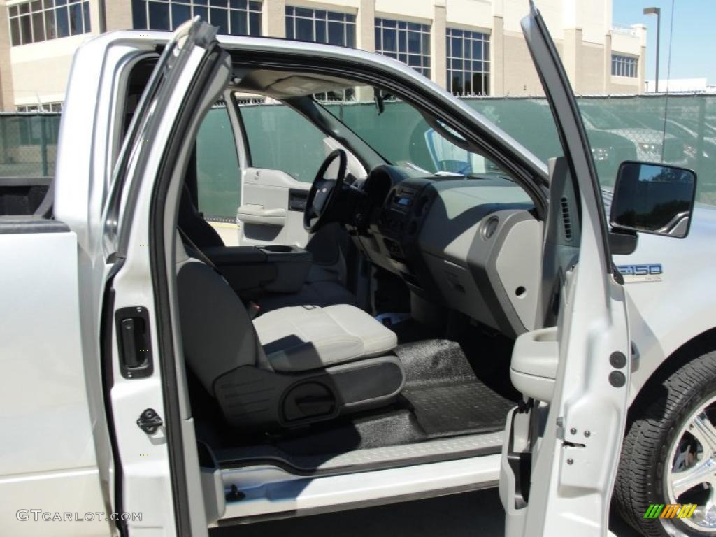 2005 F150 XLT Regular Cab - Silver Metallic / Medium Flint Grey photo #22