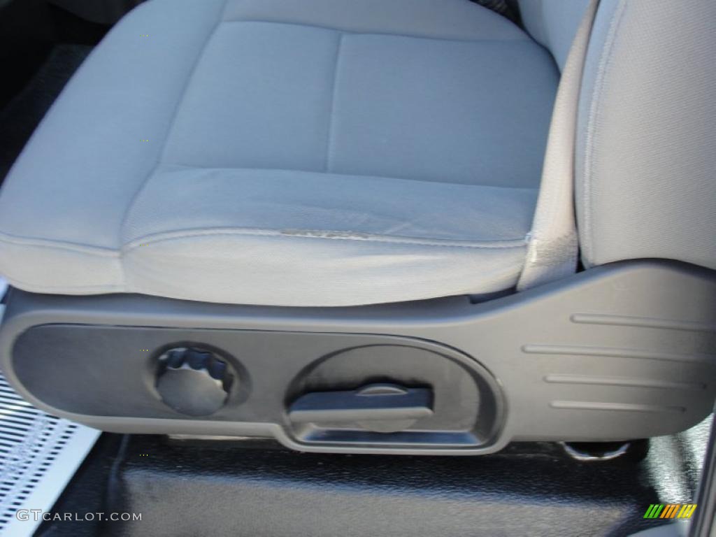 2005 F150 XLT Regular Cab - Silver Metallic / Medium Flint Grey photo #28