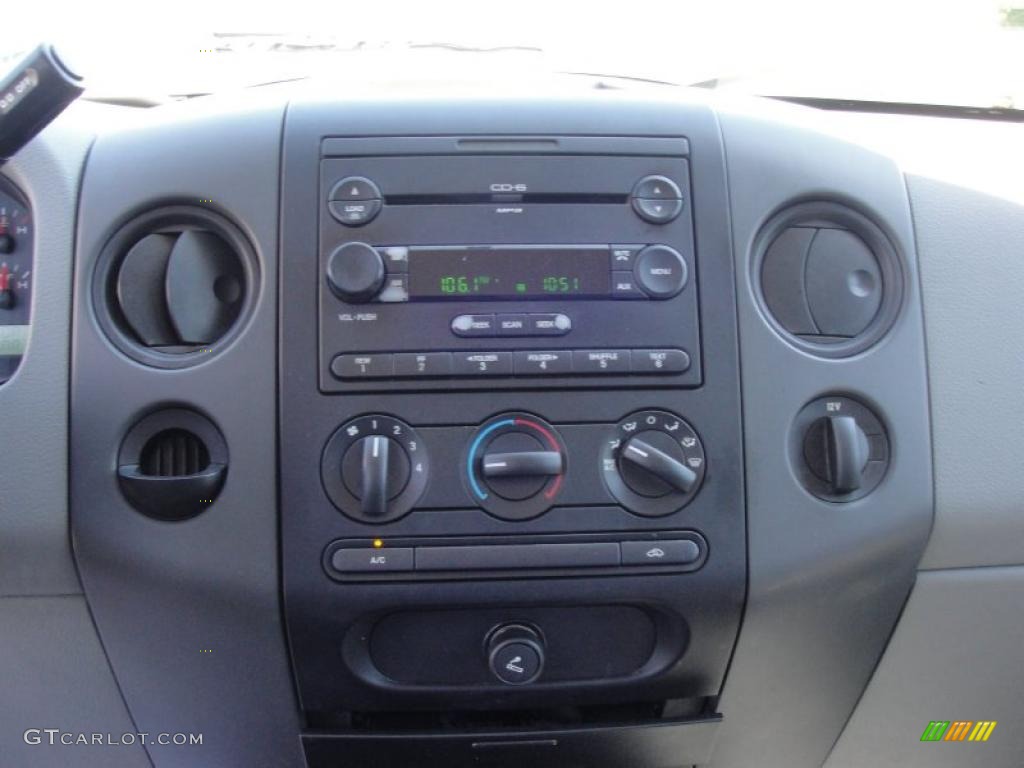 2005 F150 XLT Regular Cab - Silver Metallic / Medium Flint Grey photo #29