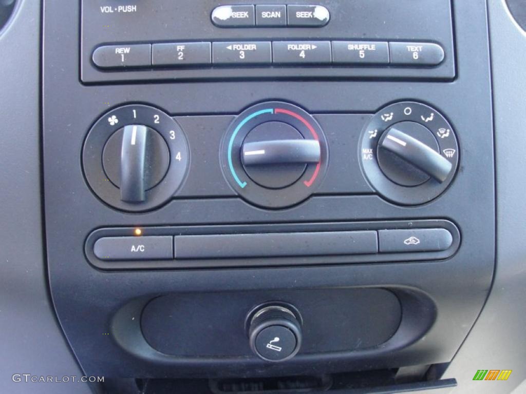 2005 F150 XLT Regular Cab - Silver Metallic / Medium Flint Grey photo #31