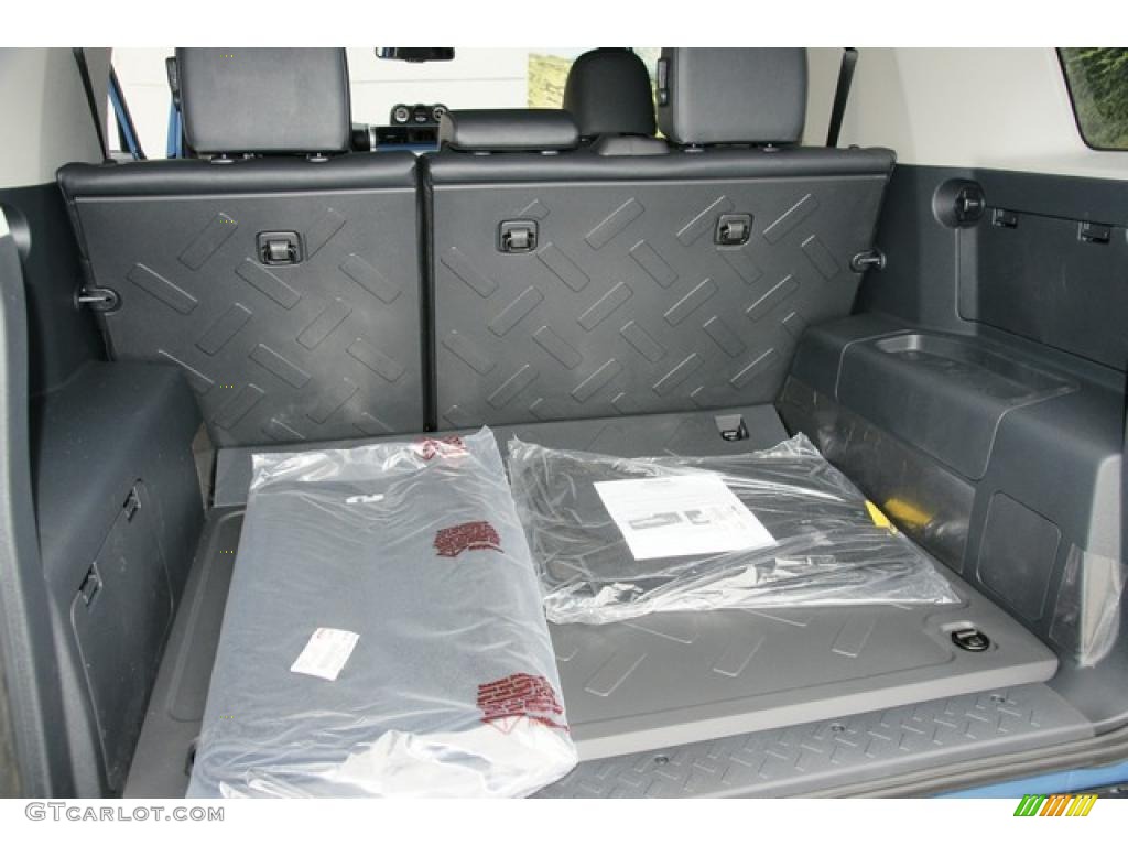 2011 Toyota FJ Cruiser 4WD Trunk Photo #48609752