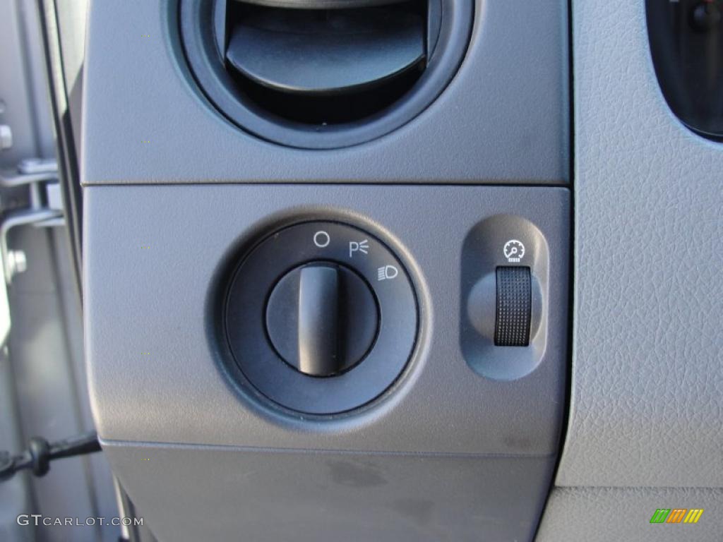2005 F150 XLT Regular Cab - Silver Metallic / Medium Flint Grey photo #35