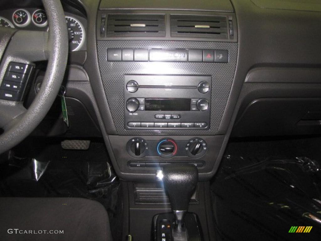 2008 Fusion SE - Vapor Silver Metallic / Charcoal Black photo #10