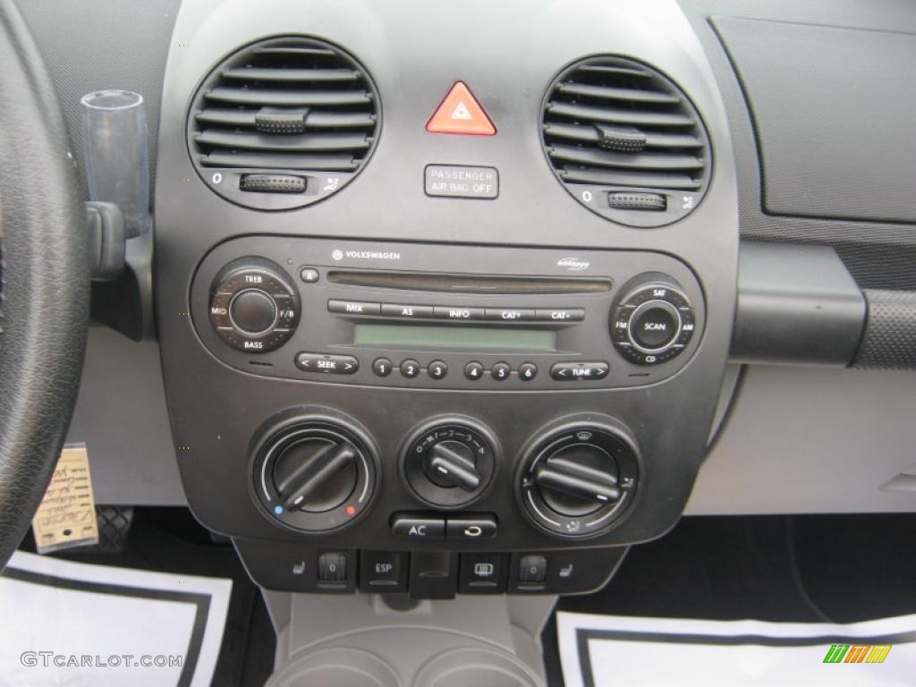 2005 Volkswagen New Beetle GLS 1.8T Convertible Controls Photo #48611121