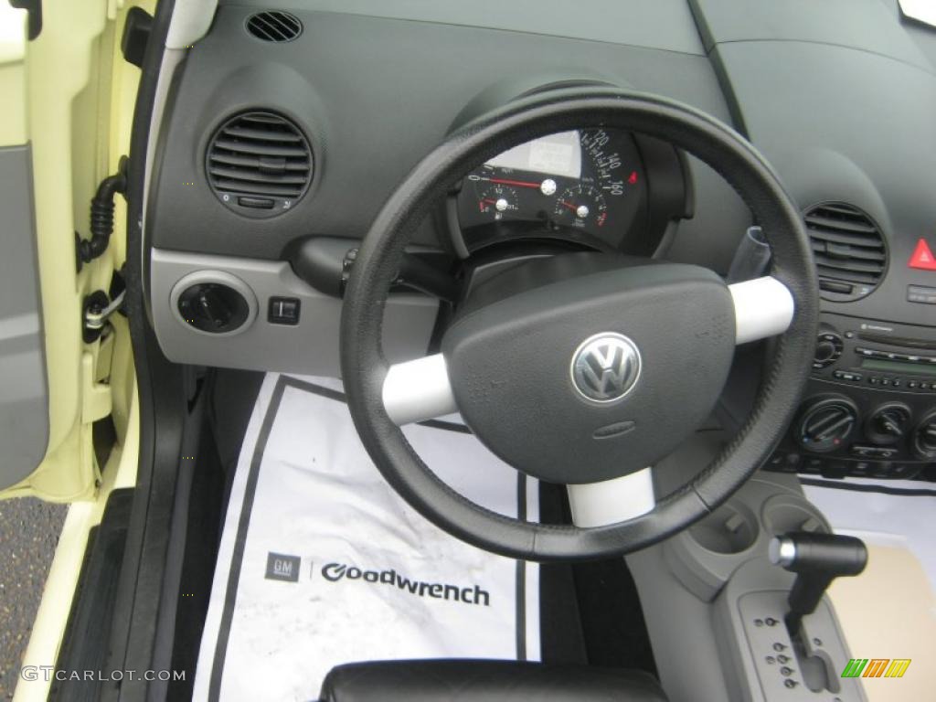 2005 Volkswagen New Beetle GLS 1.8T Convertible Black Steering Wheel Photo #48611138