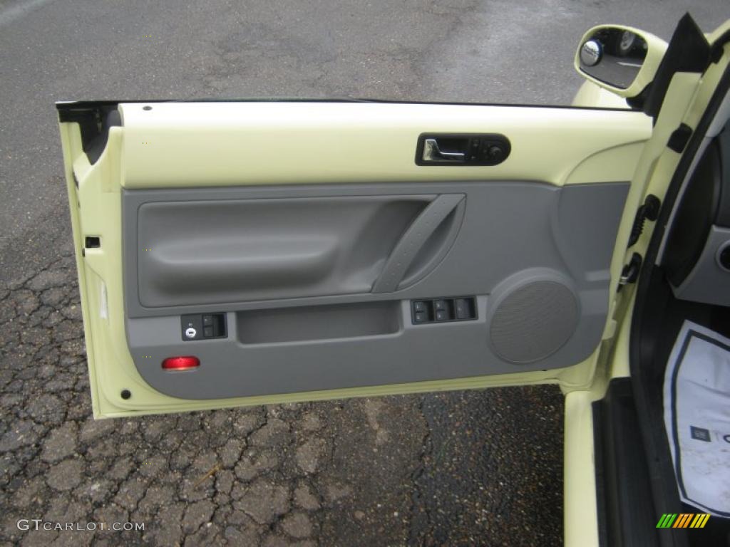2005 Volkswagen New Beetle GLS 1.8T Convertible Door Panel Photos