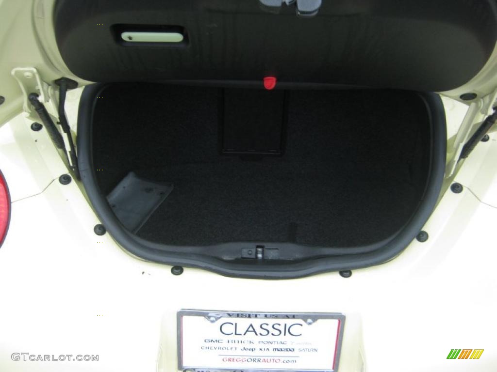 2005 Volkswagen New Beetle GLS 1.8T Convertible Trunk Photo #48611237