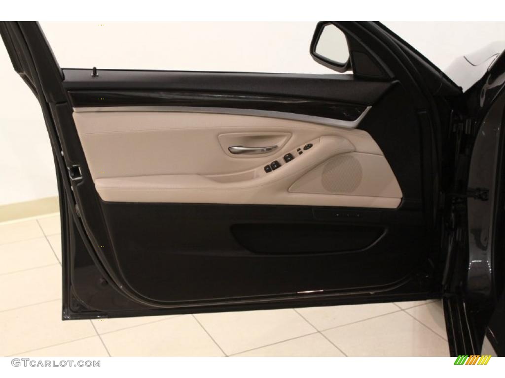 2011 BMW 5 Series 535i xDrive Sedan Oyster/Black Door Panel Photo #48611579